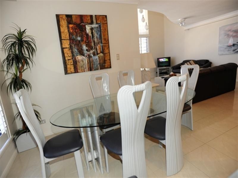 18-3 ”Victoria Square” 15 Victoria Avenue, Broadbeach QLD 4218