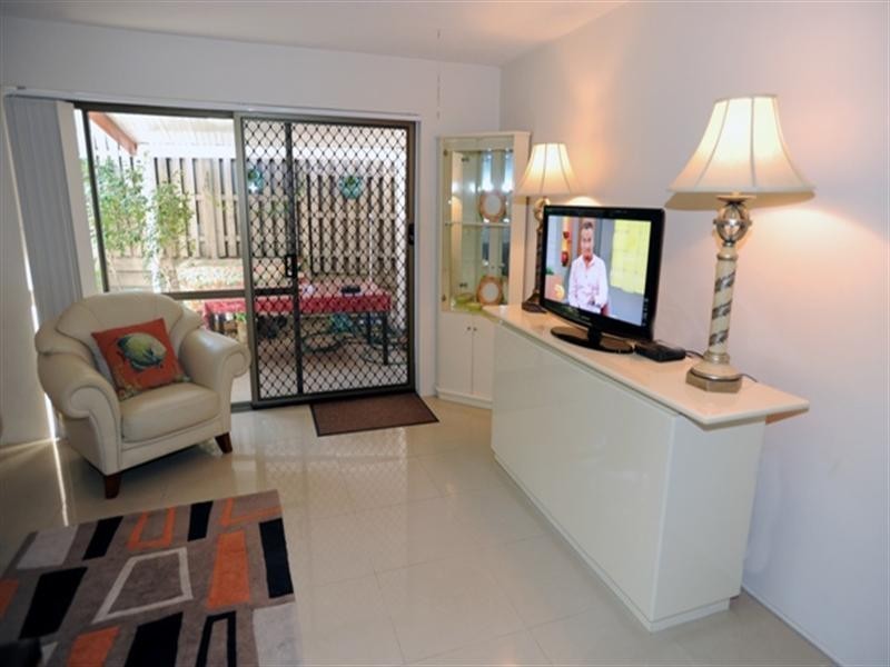 5 Jubilee Avenue, Broadbeach QLD 4218