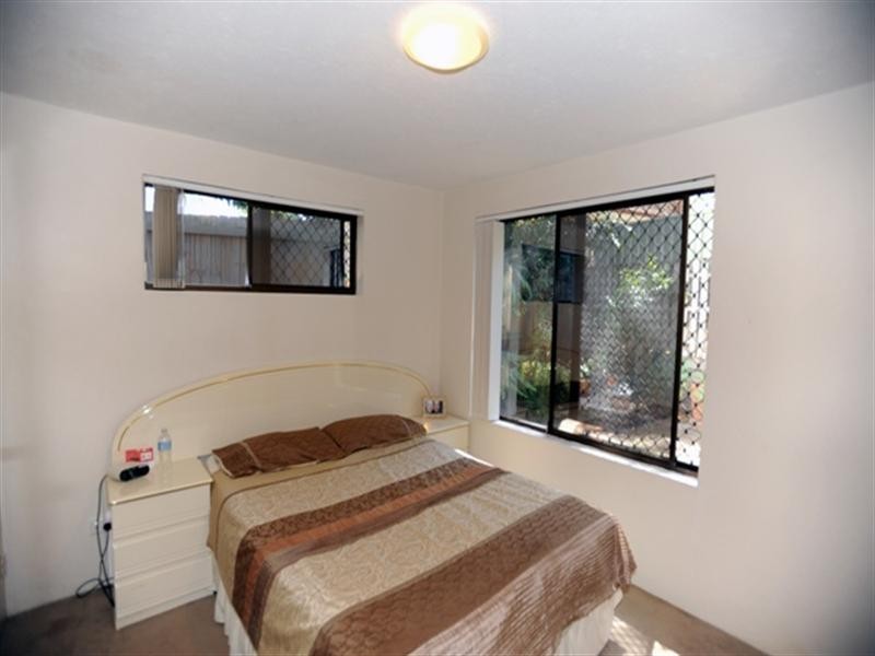 5 Jubilee Avenue, Broadbeach QLD 4218