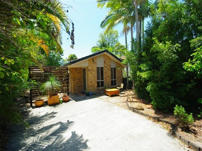 2/11 Albion Avenue, Miami QLD 4220