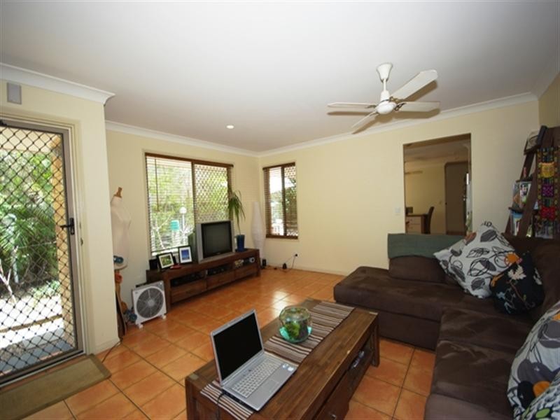 2/11 Albion Avenue, Miami QLD 4220