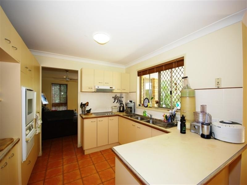 2/11 Albion Avenue, Miami QLD 4220