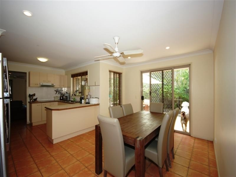 2/11 Albion Avenue, Miami QLD 4220