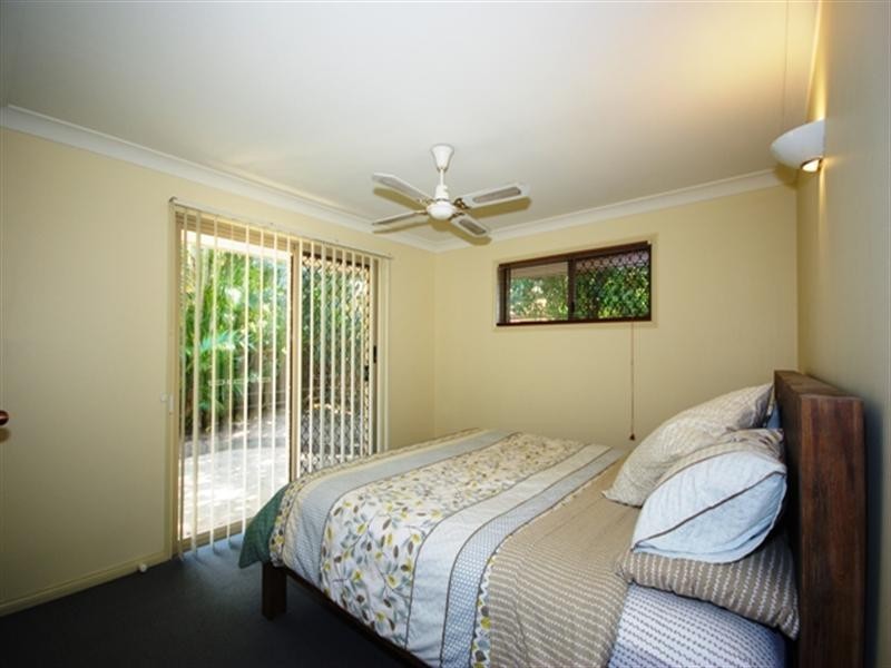 2/11 Albion Avenue, Miami QLD 4220