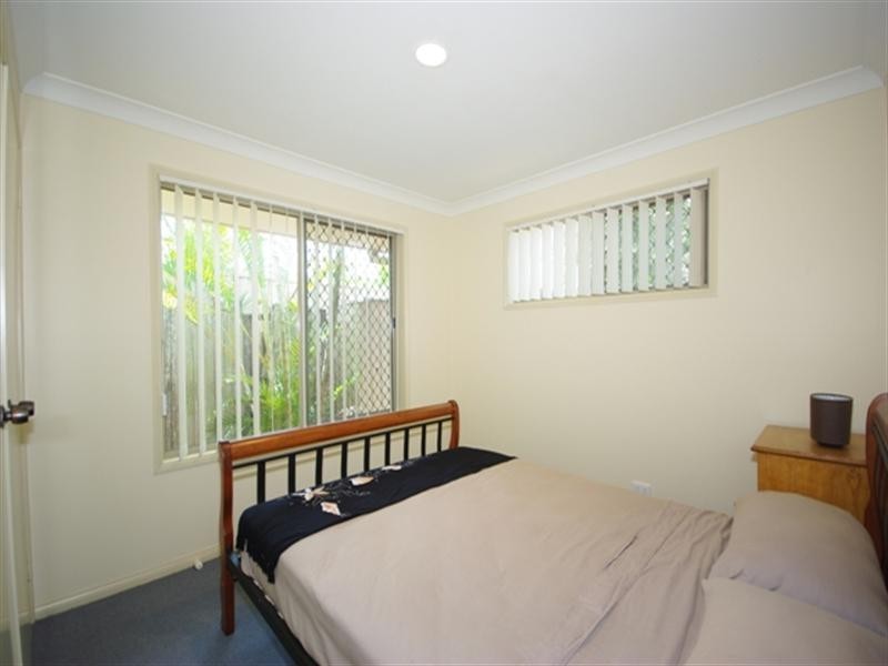 2/11 Albion Avenue, Miami QLD 4220