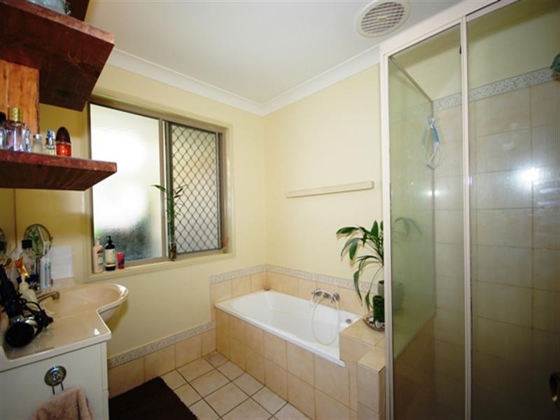 2/11 Albion Avenue, Miami QLD 4220