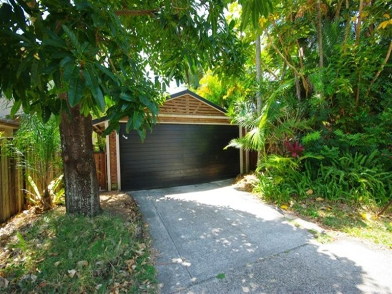 2/11 Albion Avenue, Miami QLD 4220