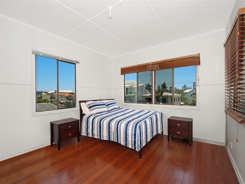 74 Hedges Avenue, Mermaid Beach QLD 4218