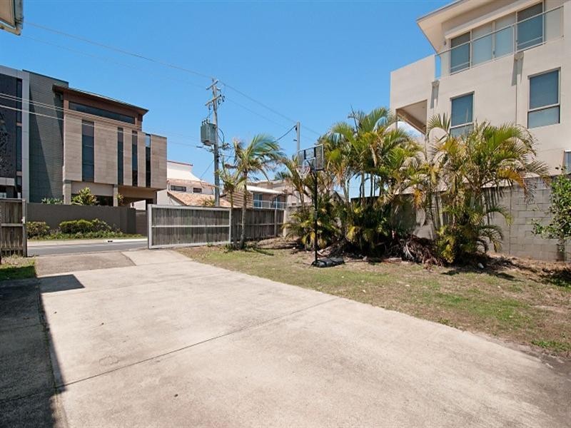 74 Hedges Avenue, Mermaid Beach QLD 4218