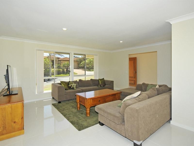 6 Wyara Close, Elanora QLD 4221