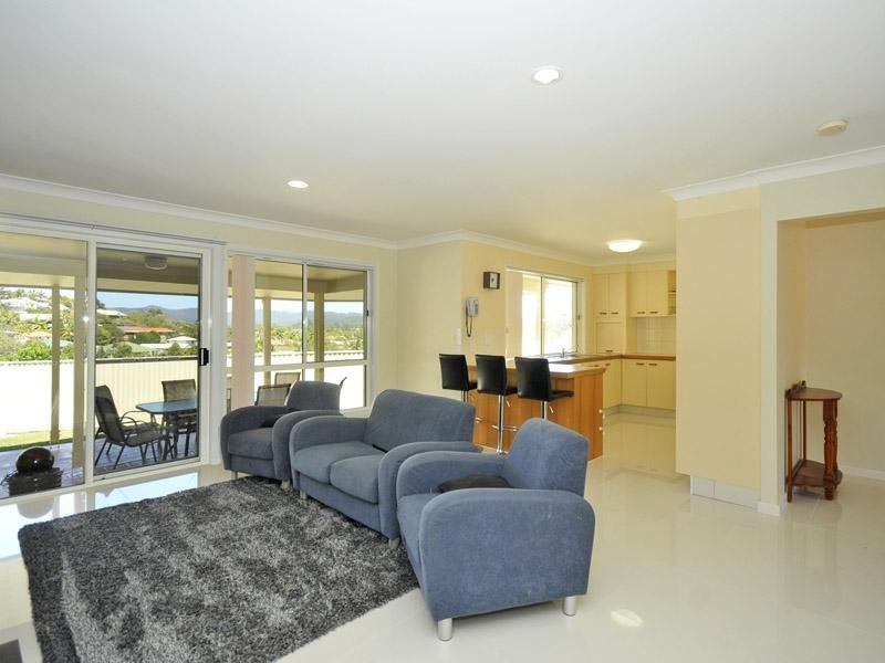 6 Wyara Close, Elanora QLD 4221