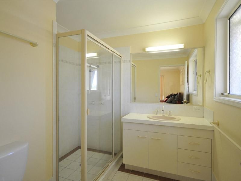 6 Wyara Close, Elanora QLD 4221