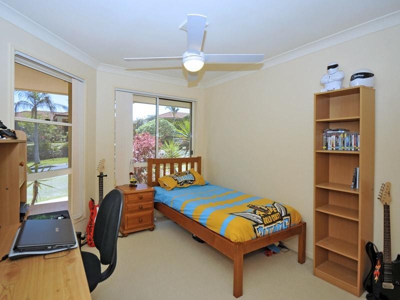 6 Wyara Close, Elanora QLD 4221