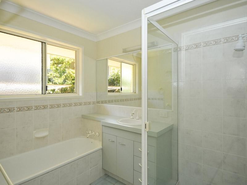 6 Wyara Close, Elanora QLD 4221