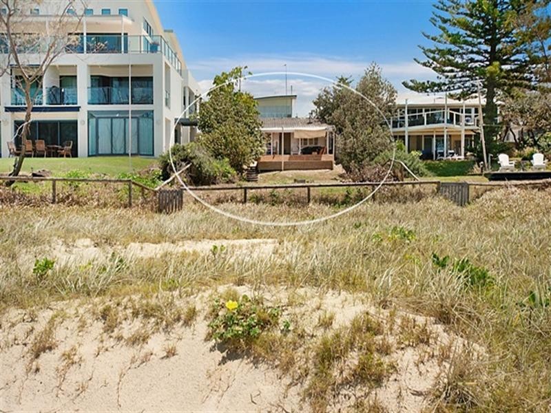 404 The Esplanade, Palm Beach QLD 4221