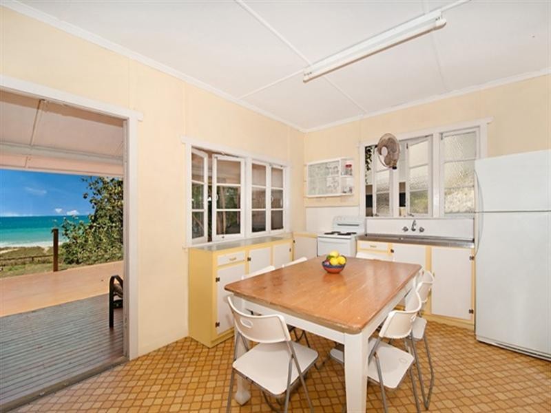 404 The Esplanade, Palm Beach QLD 4221