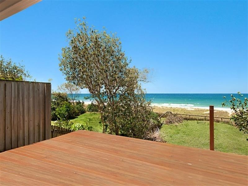 404 The Esplanade, Palm Beach QLD 4221