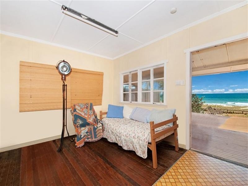 404 The Esplanade, Palm Beach QLD 4221