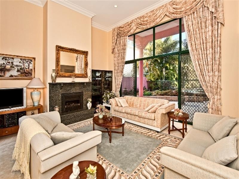 140 “Surfers Waters” 40 Cotlew St E, Southport QLD 4215