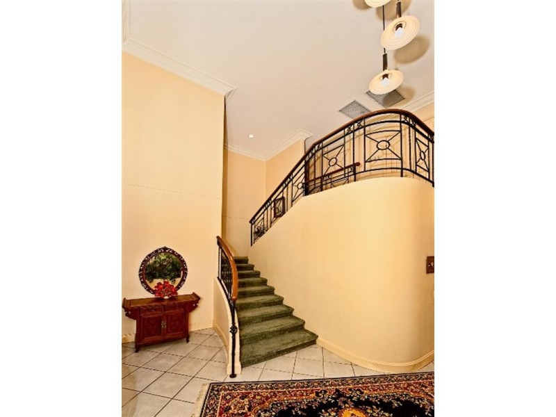 140 “Surfers Waters” 40 Cotlew St E, Southport QLD 4215