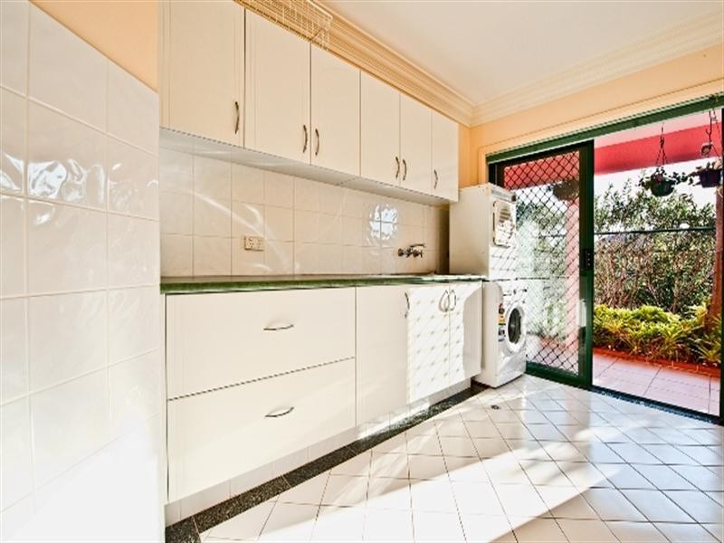 140 “Surfers Waters” 40 Cotlew St E, Southport QLD 4215