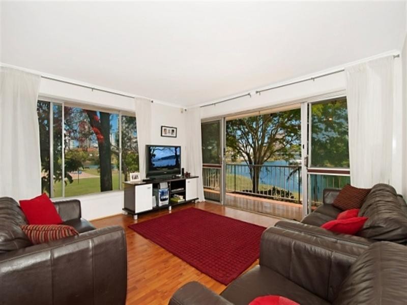 145 Allambi Avenue, Broadbeach Waters QLD 4218