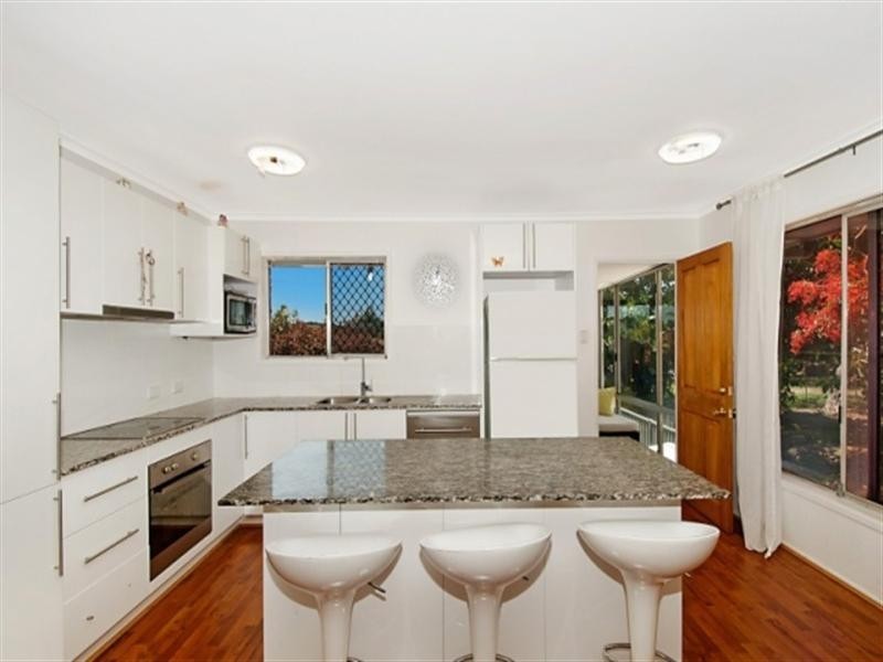 145 Allambi Avenue, Broadbeach Waters QLD 4218