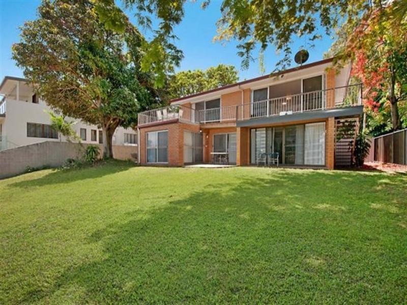 145 Allambi Avenue, Broadbeach Waters QLD 4218