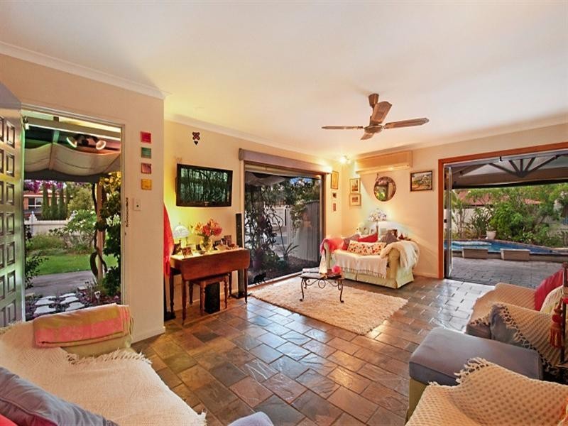 25 Karina Crescent, Broadbeach Waters QLD 4218