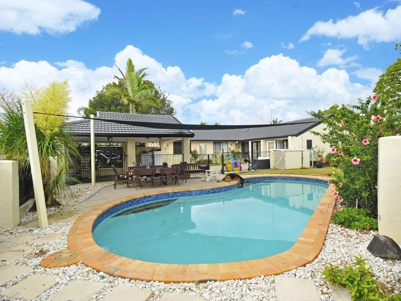55 Sailaway Street, Mermaid Waters QLD 4218