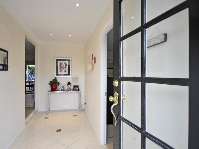 55 Sailaway Street, Mermaid Waters QLD 4218