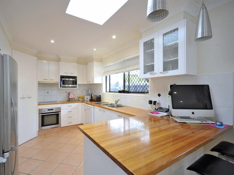 55 Sailaway Street, Mermaid Waters QLD 4218