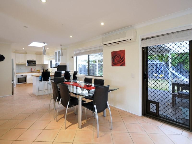 55 Sailaway Street, Mermaid Waters QLD 4218