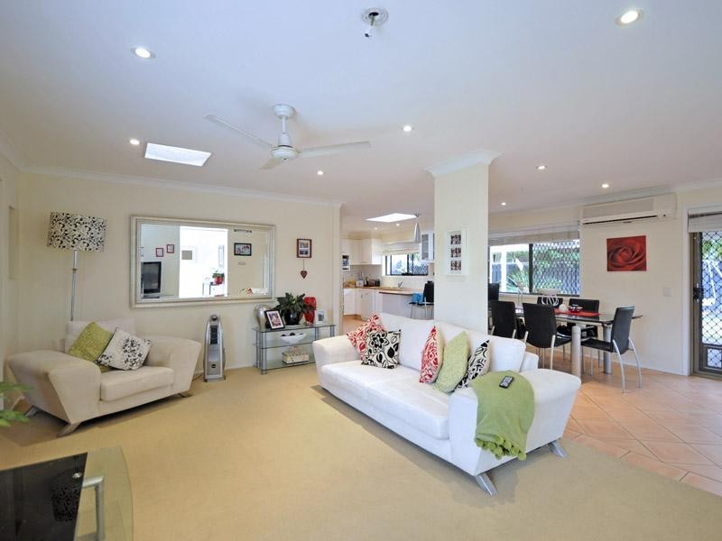 55 Sailaway Street, Mermaid Waters QLD 4218