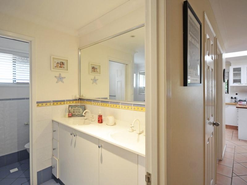 55 Sailaway Street, Mermaid Waters QLD 4218