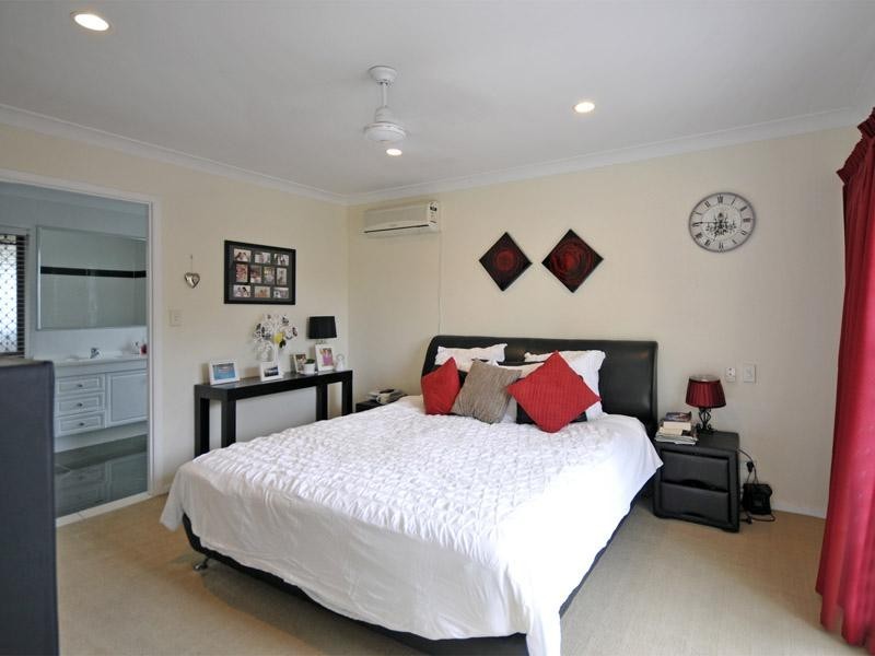 55 Sailaway Street, Mermaid Waters QLD 4218