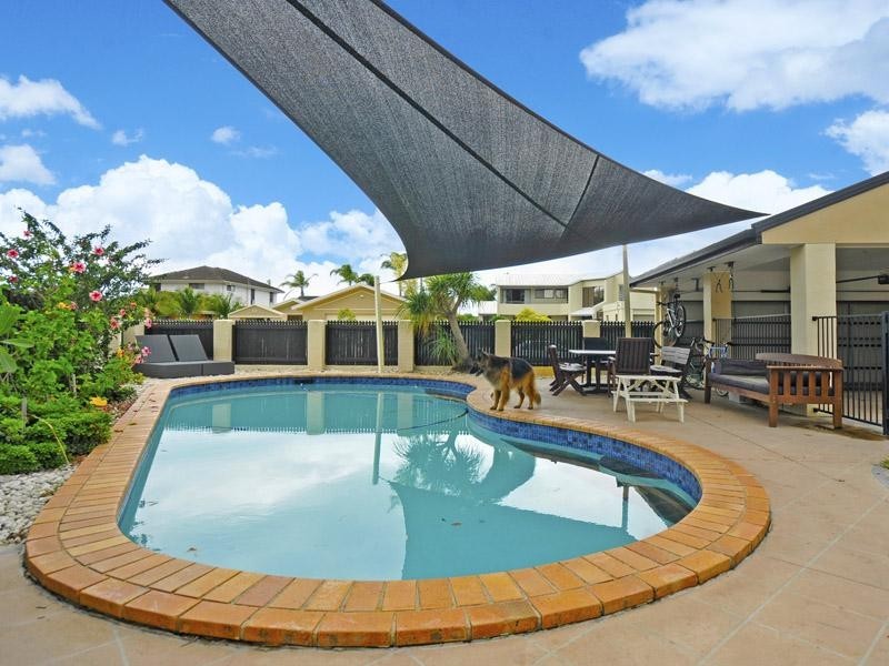 55 Sailaway Street, Mermaid Waters QLD 4218