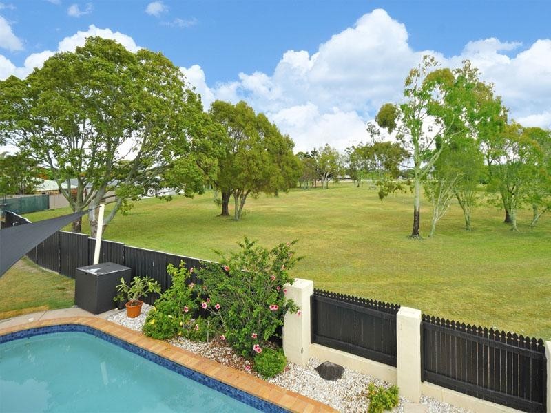 55 Sailaway Street, Mermaid Waters QLD 4218
