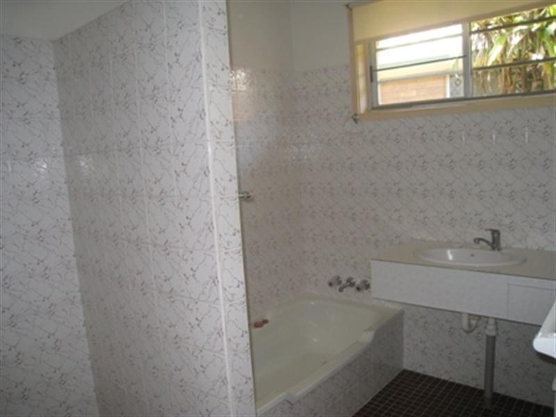 24 Paradise Avenue, Miami QLD 4220