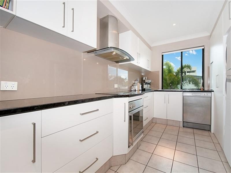 74b Dolphin Avenue, Mermaid Beach QLD 4218