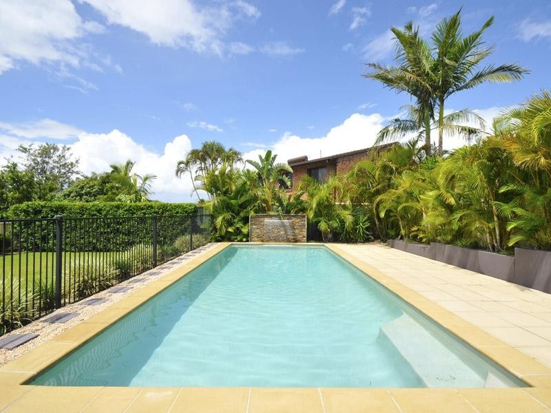 3 Crest Drive, Elanora QLD 4221