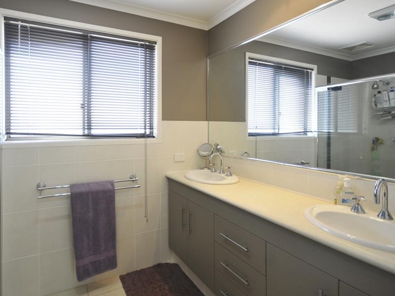 3 Crest Drive, Elanora QLD 4221