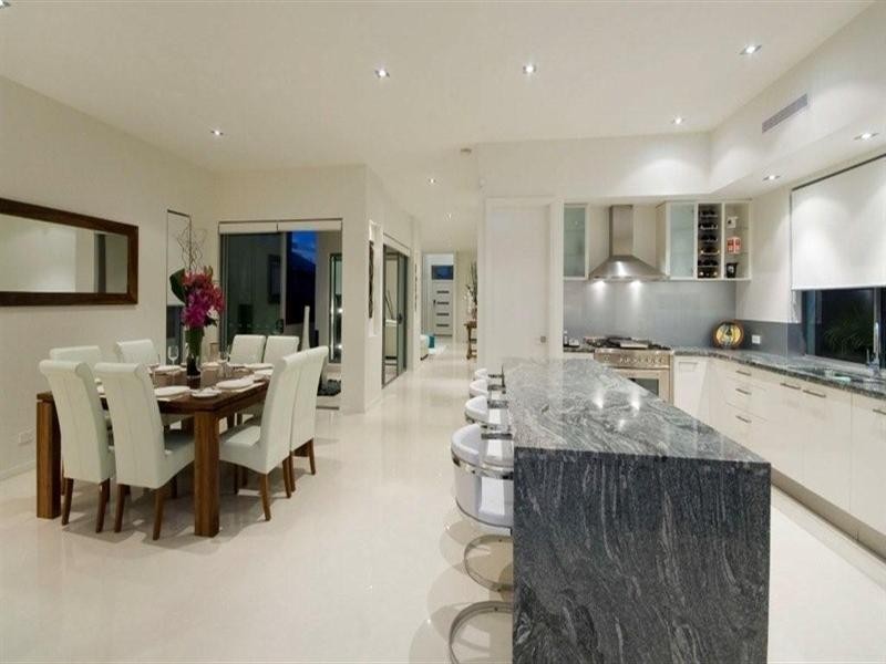 27 Tamborine Street, Mermaid Beach QLD 4218