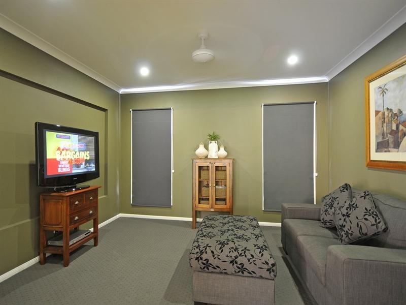 54 Saffron Street, Elanora QLD 4221