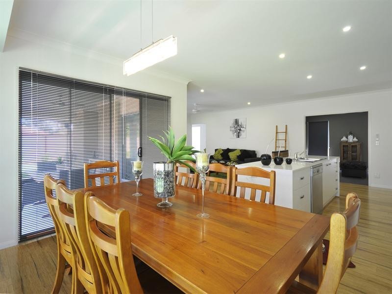 54 Saffron Street, Elanora QLD 4221