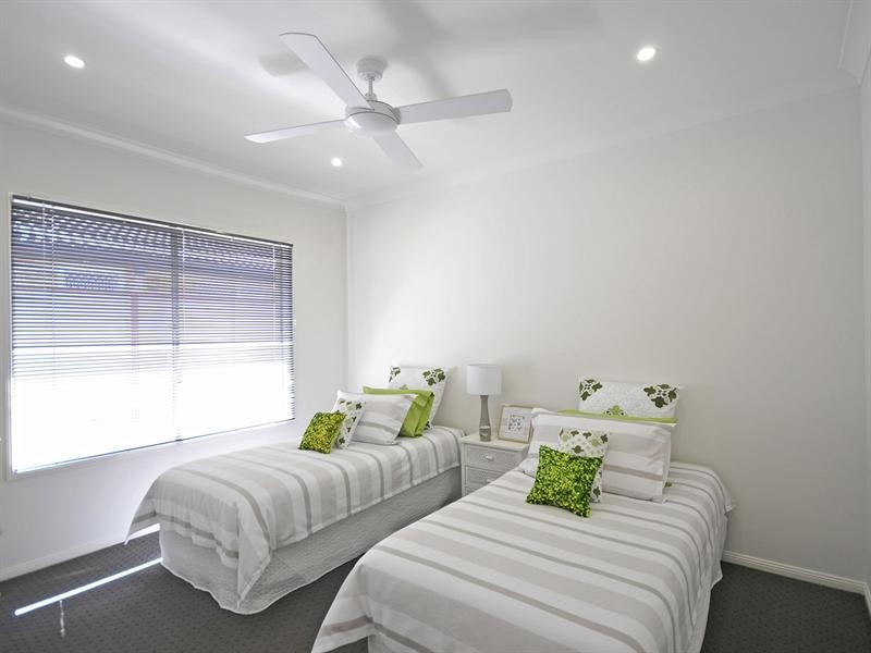 54 Saffron Street, Elanora QLD 4221