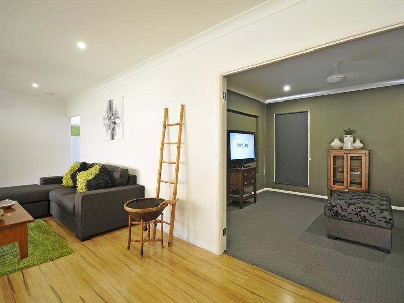 54 Saffron Street, Elanora QLD 4221