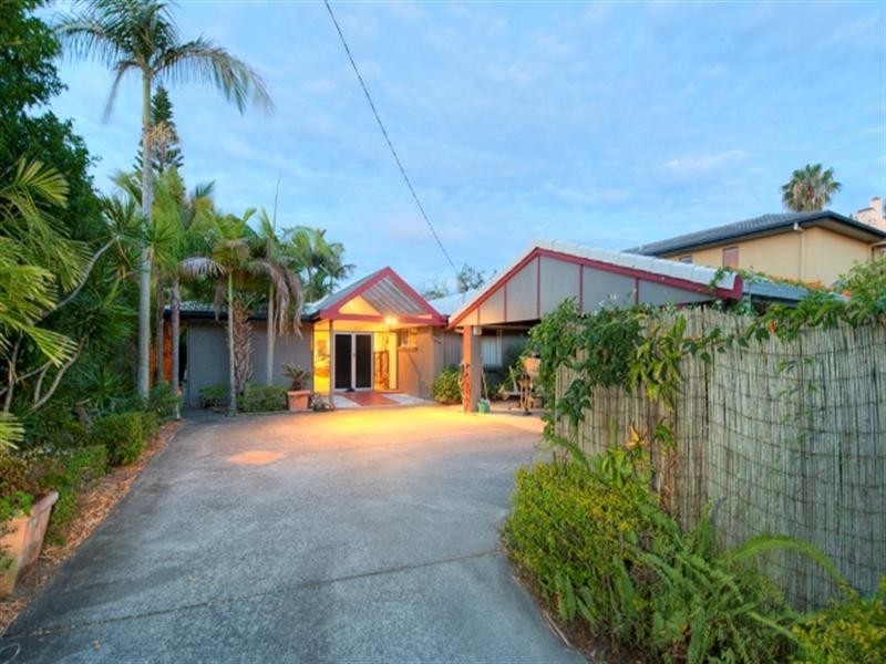 30 Karina Crescent, Broadbeach Waters QLD 4218
