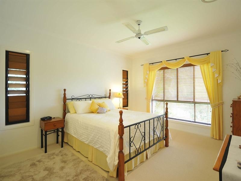 10 Acmena Court, Elanora QLD 4221