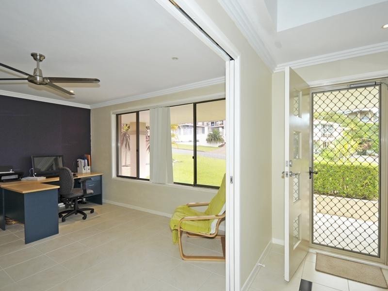 3 Crest Drive, Elanora QLD 4221